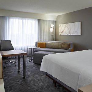 Courtyard By Marriott Toronto Airport